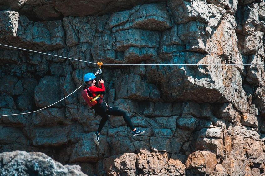 Aventura em Coasteering na Arrábida