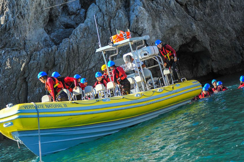 Aventura em Coasteering na Arrábida