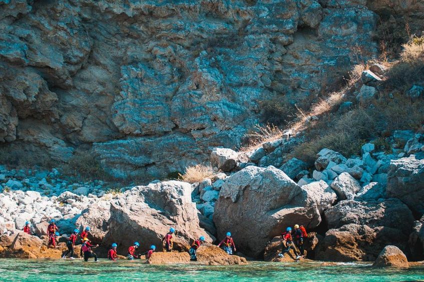 Aventura em Coasteering na Arrábida