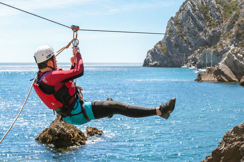 Aventura em Coasteering na Arrábida