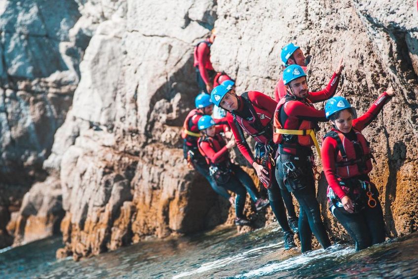 Aventura em Coasteering na Arrábida